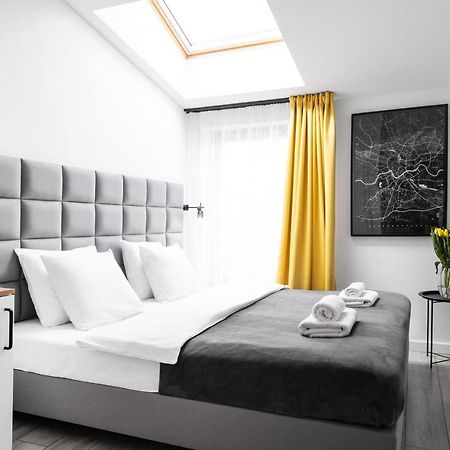 Househost Apartament: Ul. Miodowa 42/42A Krakow Bagian luar foto