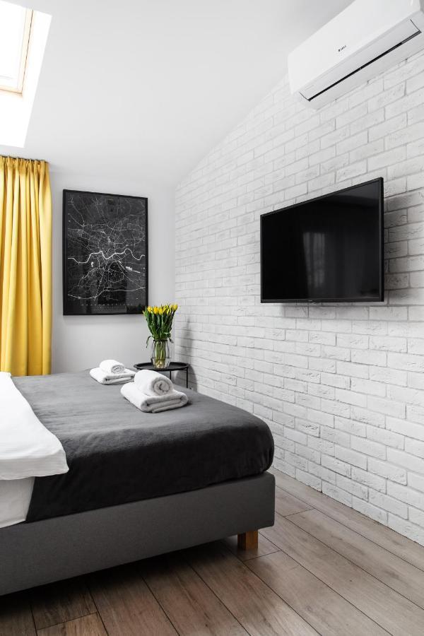 Househost Apartament: Ul. Miodowa 42/42A Krakow Bagian luar foto